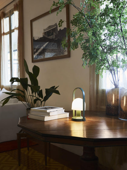 Westwing Lámpara De Mesa LED Con Pantalla Ajustable Regulable FollowMe Pórtatil
