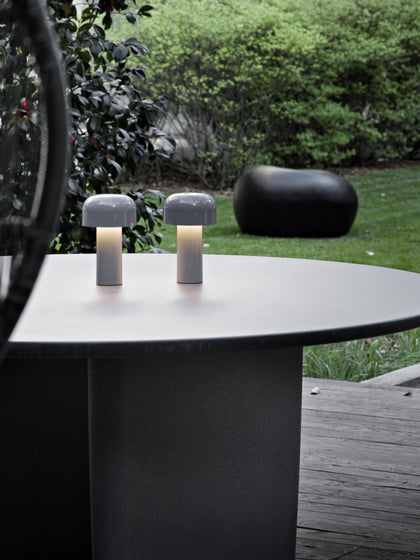 Westwing Lámpara De Mesa LED Pequeña Regulable Bellhop Portátil