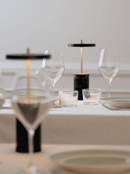 Westwing Lámpara De Mesa LED Pequeña Regulable De Mármol Asteria Portátil