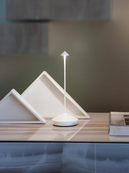 Westwing Lámpara De Mesa LED Regulable Pequeña Pina Pro Portátil