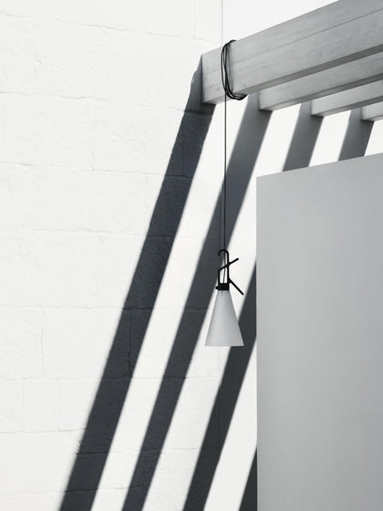 Westwing Lámpara Pequeña Para Colgar De Exterior Con Enchufe MayDay