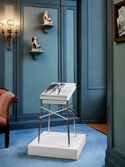 Westwing Libro Ilustrado Con Soporte Para Libros Helmut Newton - Baby Sumo