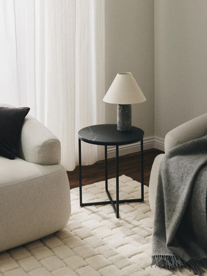 Westwing Mesa Auxiliar Redonda Con Tablero De Vidrio En Look Mármol Antigua