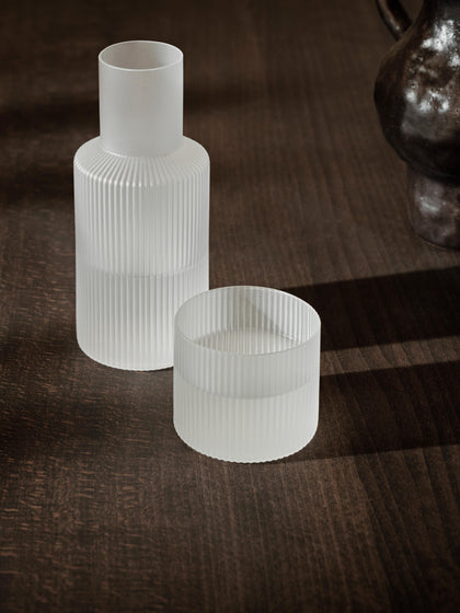 Westwing Set De Jarra De Agua Pequeña Con Vaso De Vidrio Soplado Ripple 2 Pzas