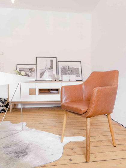 Westwing Silla Con Reposabrazos De Cuero Sintético Y Patas De Madera Nora