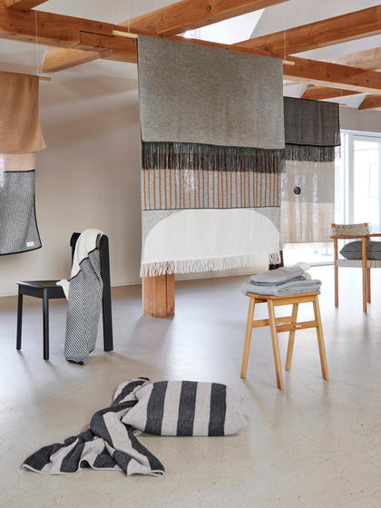 Westwing Taburete Plegable De Madera De Roble Angle