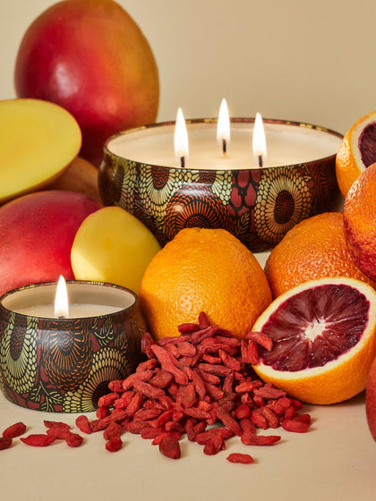 Westwing Vela Perfumada Artesanal De Tres Mechas Japonica Collection (bayas De Goji Mango Y Naranja Tarocco)