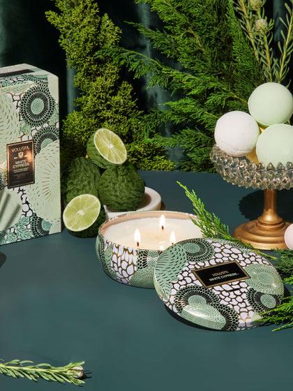 Westwing Vela Perfumada Artesanal De Tres Mechas Japonica Collection (ciprés Bayas De Enebro Hojas De Menta Y Madera)