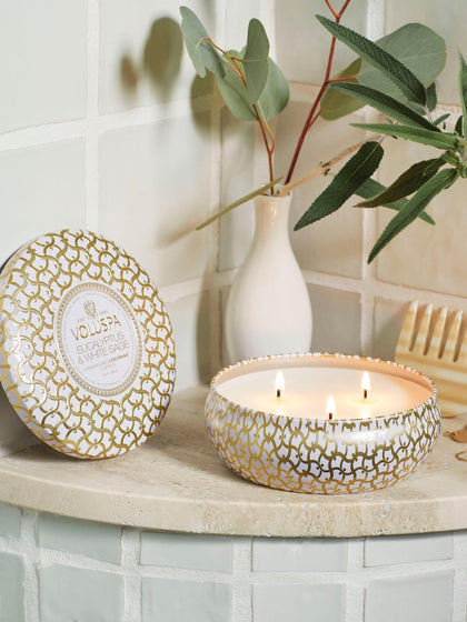 Westwing Vela Perfumada Artesanal De Tres Mechas Maison Blanc (eucalipto Cardamomo Salvia Y Corteza De Hinoki)