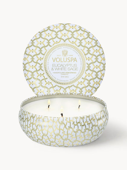 Westwing Vela perfumada artesanal de tres mechas Maison Blanc (eucalipto cardamomo salvia y corteza de hinoki)