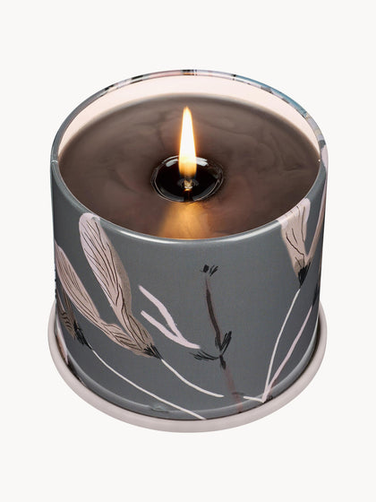 Westwing Vela Perfumada Vanity Tin (madera De Cedro Gamuza & ámbar)