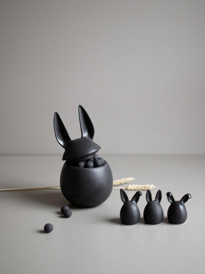 Westwing Bombonera De Pascua Eating Rabbit