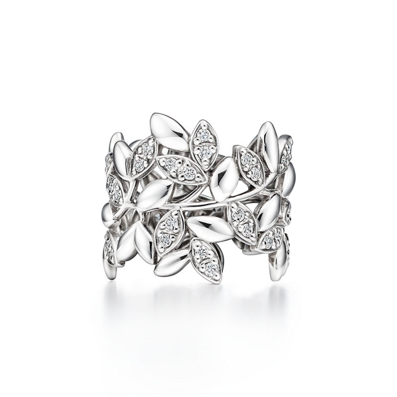 Tiffany & Co. Paloma Picasso® Alianza Olive Leaf en oro blanco con diamantes