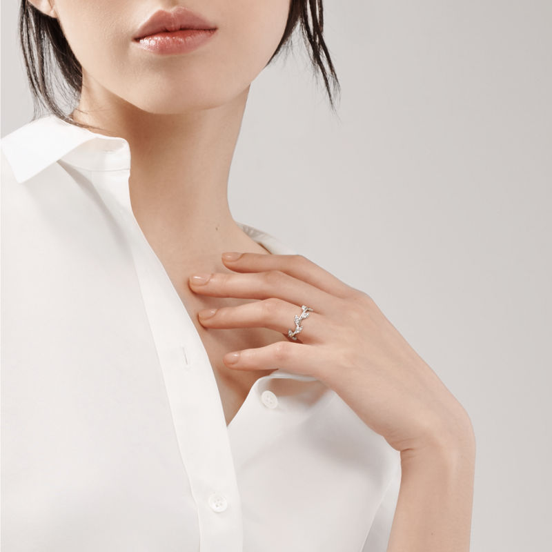 Tiffany & Co. Paloma Picasso® Anillo Olive Leaf En Oro Blanco Con Diamantes Tamaño Estrecho