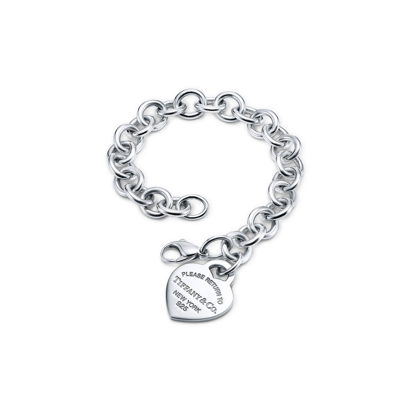 Tiffany & Co. Return To Tiffany™ Pulsera Con Charm De Insignia De Corazón En Plata