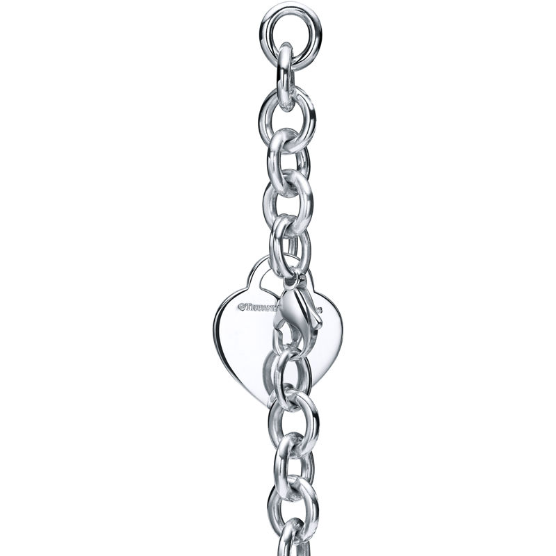 Tiffany & Co. Return To Tiffany™ Pulsera Con Charm De Insignia De Corazón En Plata
