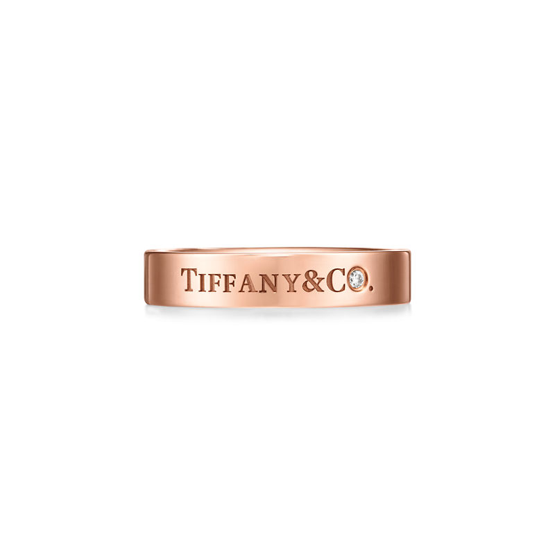 Tiffany & Co. T&CO.® Alianza en oro rosa con un diamante
