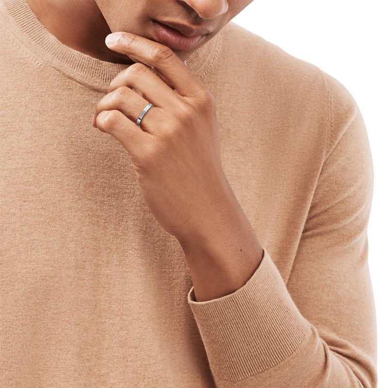 Tiffany & Co. T&CO.® Alianza En Platino Con Un Diamante