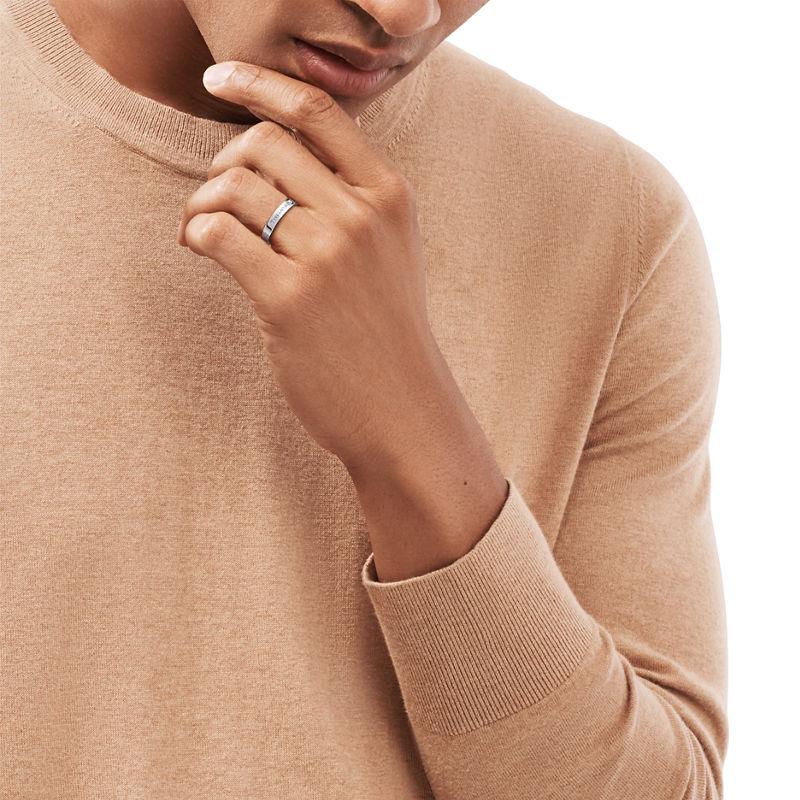 Tiffany & Co. T&CO.® Alianza En Platino Con Un Diamante