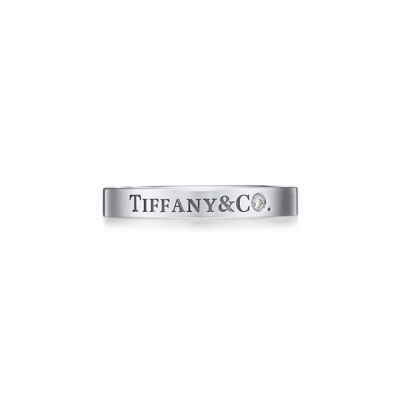 Tiffany & Co. T&CO.® Alianza en platino con un diamante