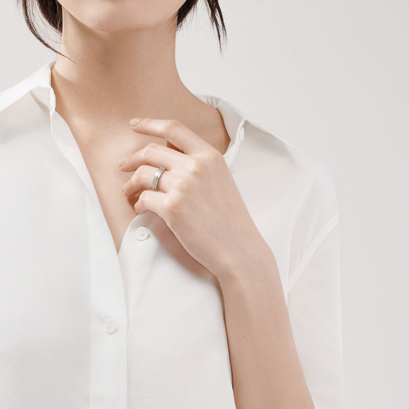 Tiffany & Co. Tiffany T Anillo Estrecho De Oro Blanco