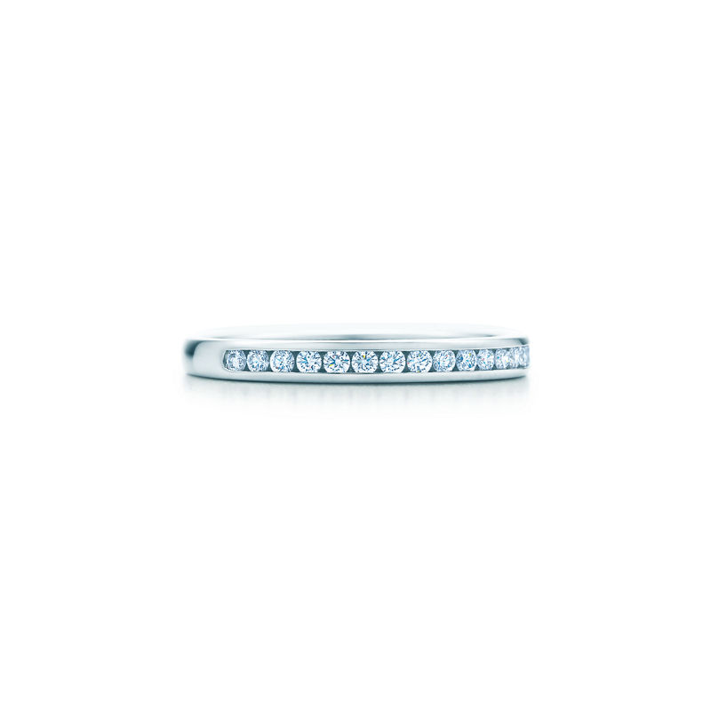 Tiffany & Co. Tiffany® Setting Alianza de boda en platino con medio círculo de diamantes 2 mm