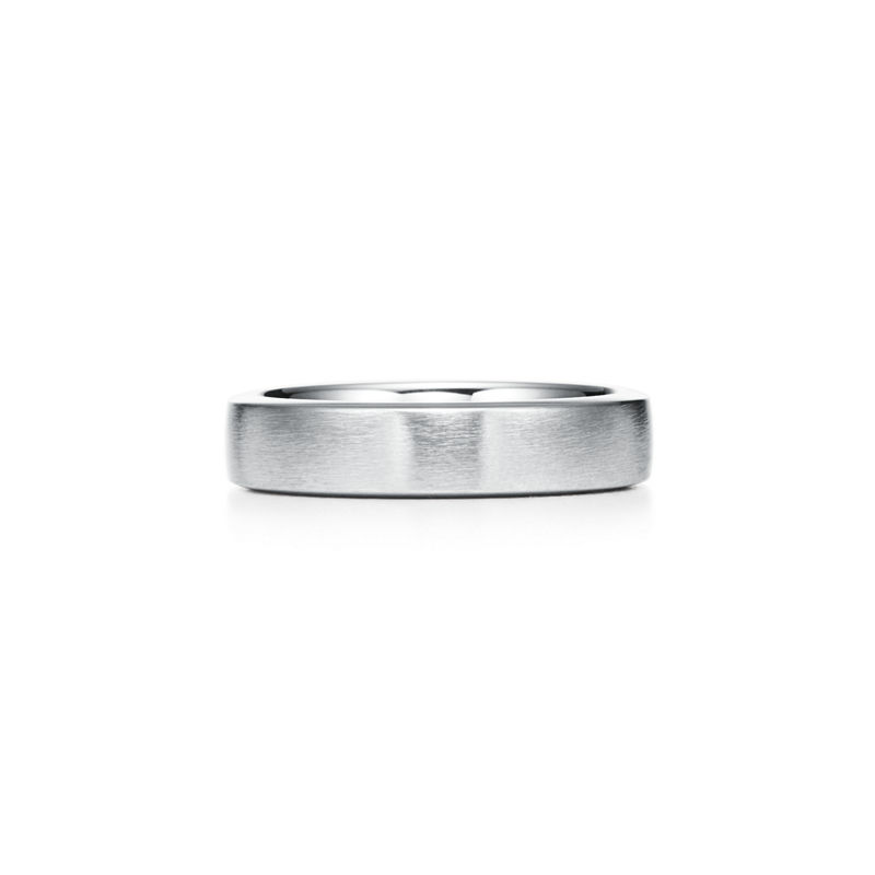 Tiffany & Co. Tiffany Setting Anillo Charles con acabado satinado en platino 5 mm de ancho