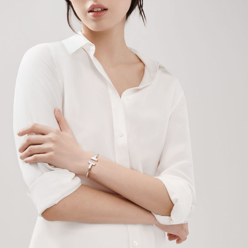 Tiffany & Co. Tiffany T Pulsera Wire Ancha De Oro Blanco