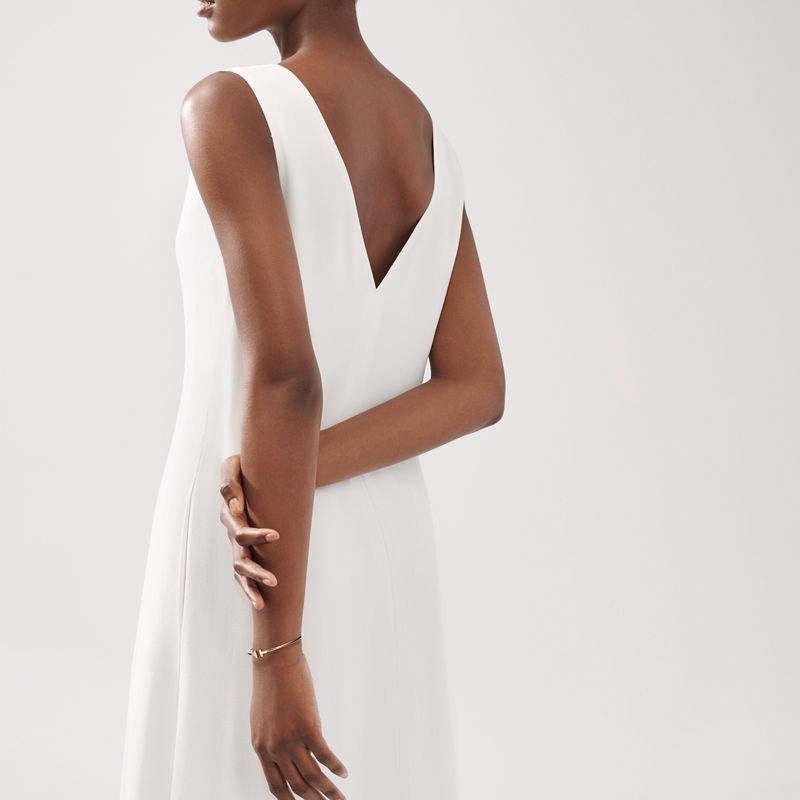 Tiffany & Co. Tiffany T Pulsera Wire Estrecha De Oro Amarillo