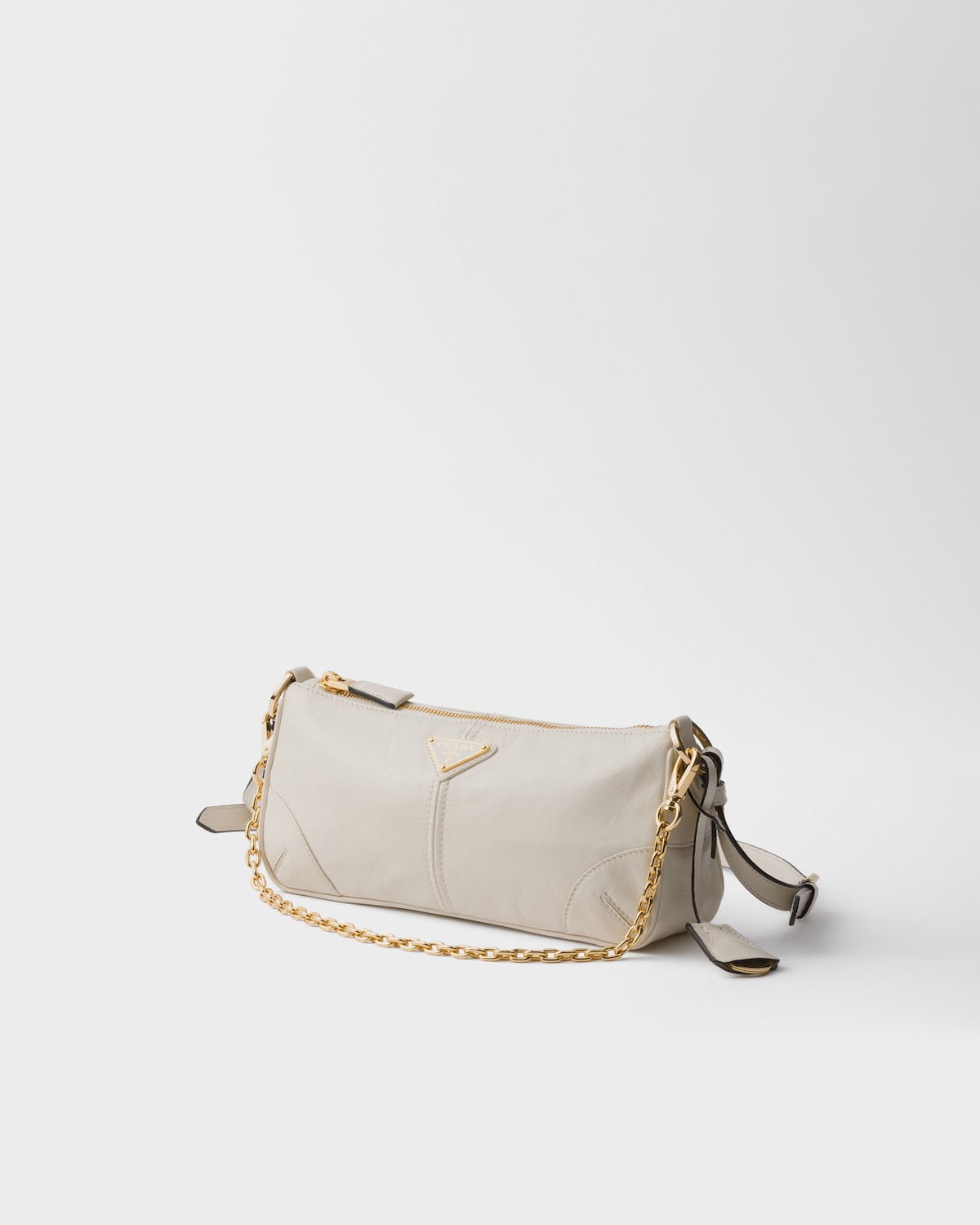 Prada Bolso bandolera mediano de piel Prada Re-Edition 2002