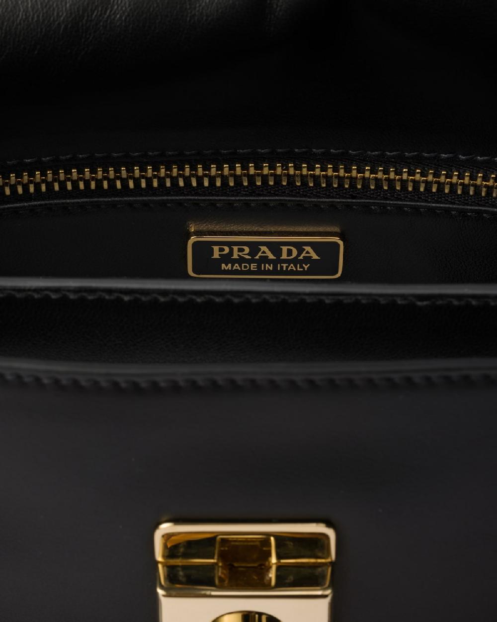Prada Bolso Bandolera Prada Soft Sound De Piel Con Colgantes Pequeño