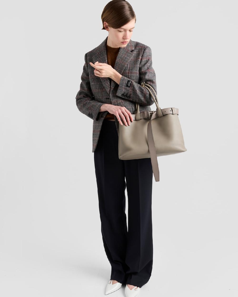 Prada Bolso grande de piel Prada Buckle con cinturón