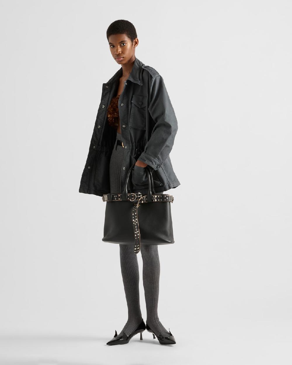 Prada Bolso Prada Buckle de piel grande con cinturón con tachuelas