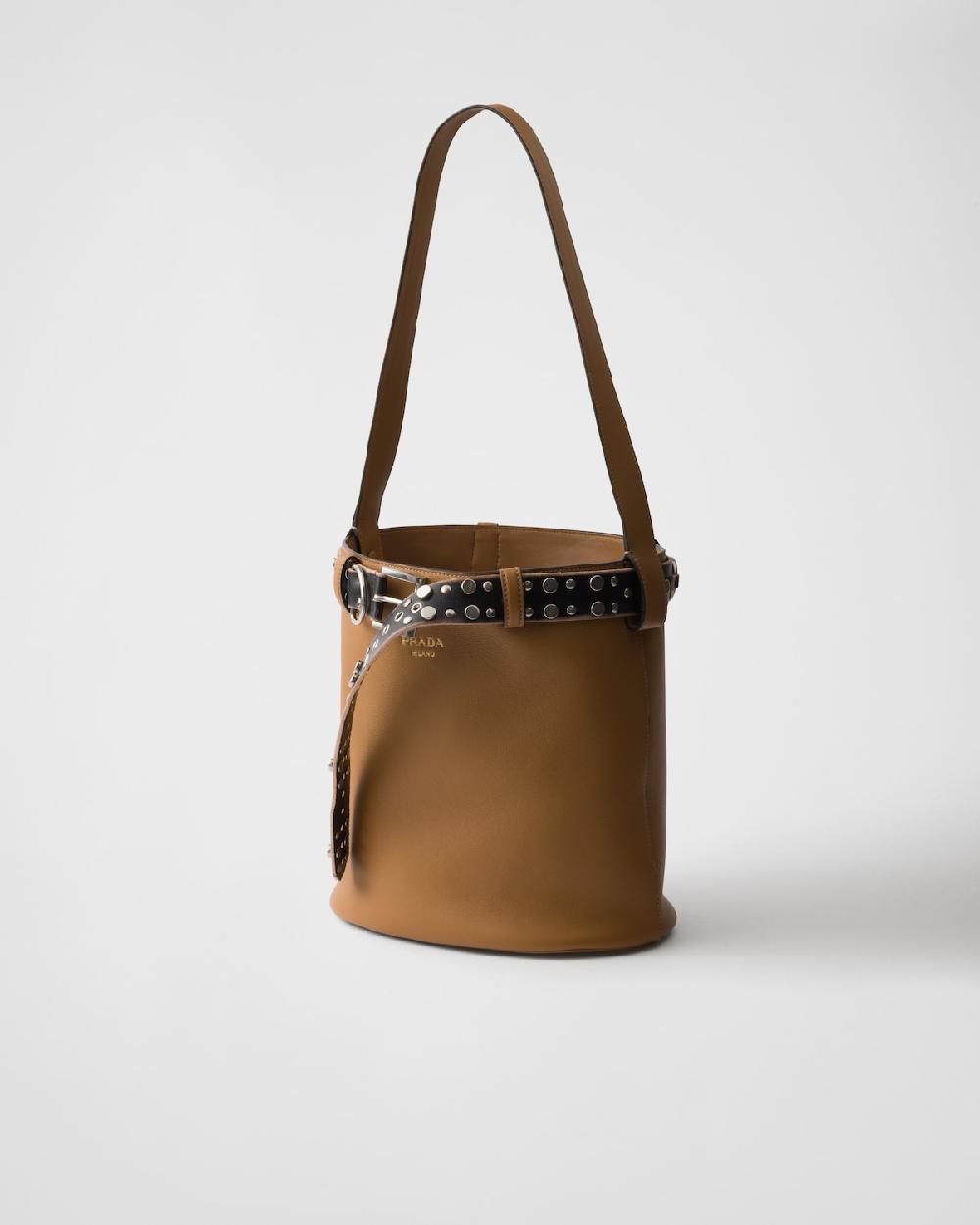 Prada Bolso Saco Prada Buckle De Piel Con Cinturón Con Tachuelas