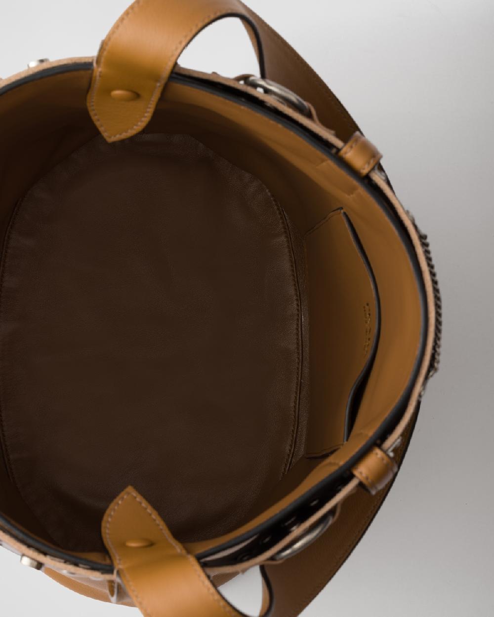 Prada Bolso Saco Prada Buckle De Piel Con Cinturón Con Tachuelas