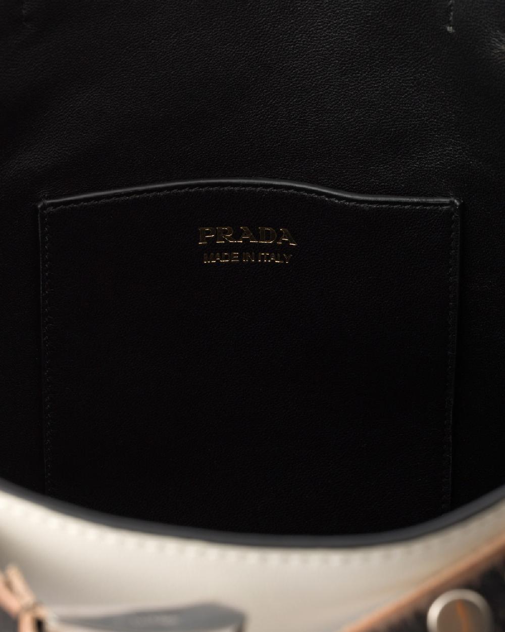 Prada Bolso Saco Prada Buckle De Piel Con Cinturón Con Tachuelas