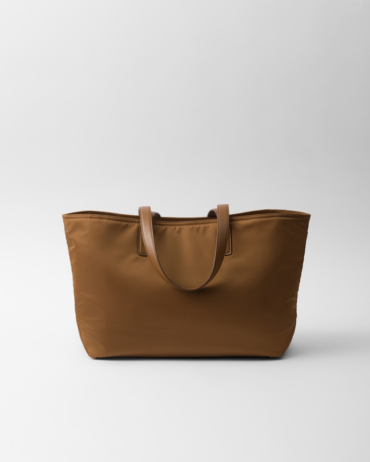 Prada Bolso Tote Prada Re-Edition 1978 De Re-Nylon Y Piel Saffiano Mediano