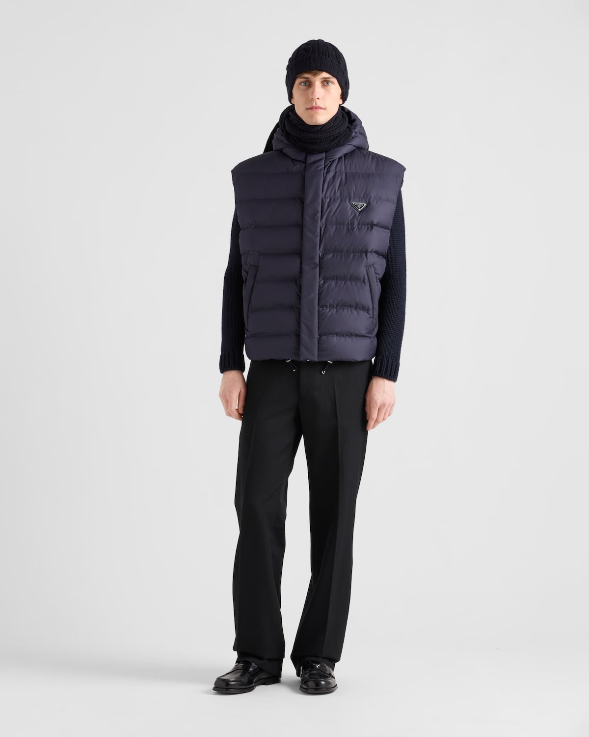 Prada Chaleco con capucha de tejido técnico con plumón