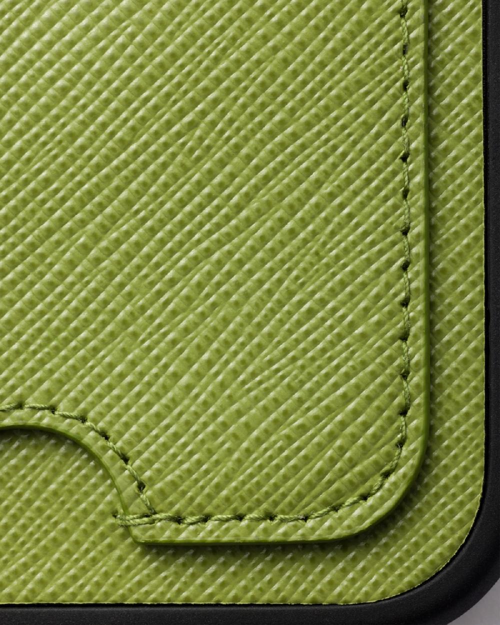 Prada Funda para iPhone 16 Pro Max de piel Saffiano