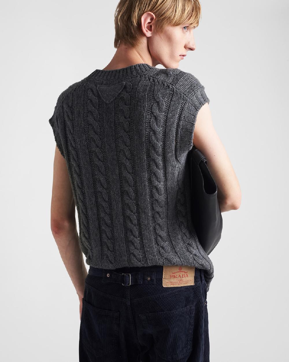 Prada Pantalones Vaqueros De Pana Con Pernera Recta