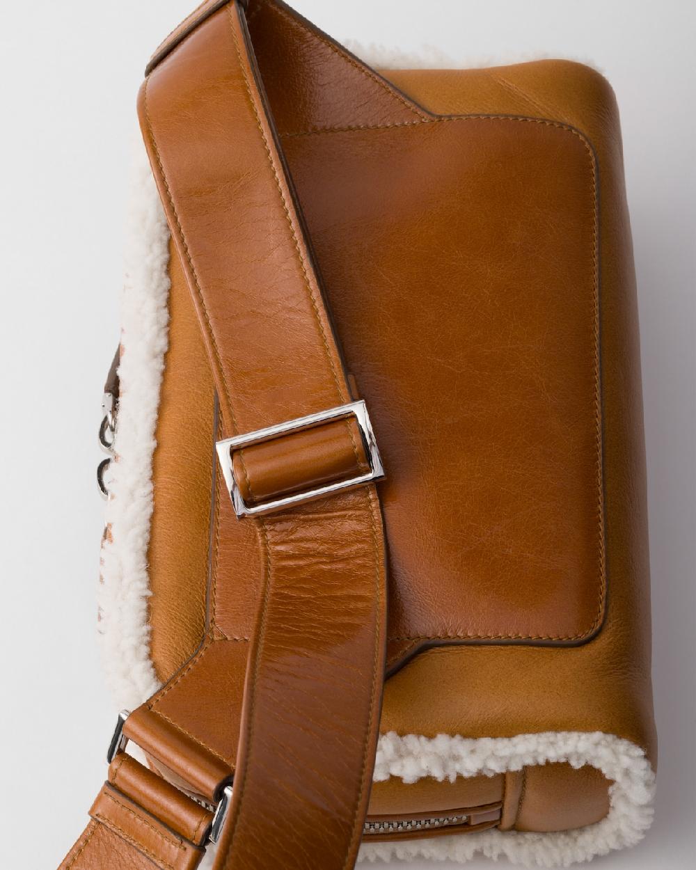 Prada Bolso Bandolera Con Borreguillo