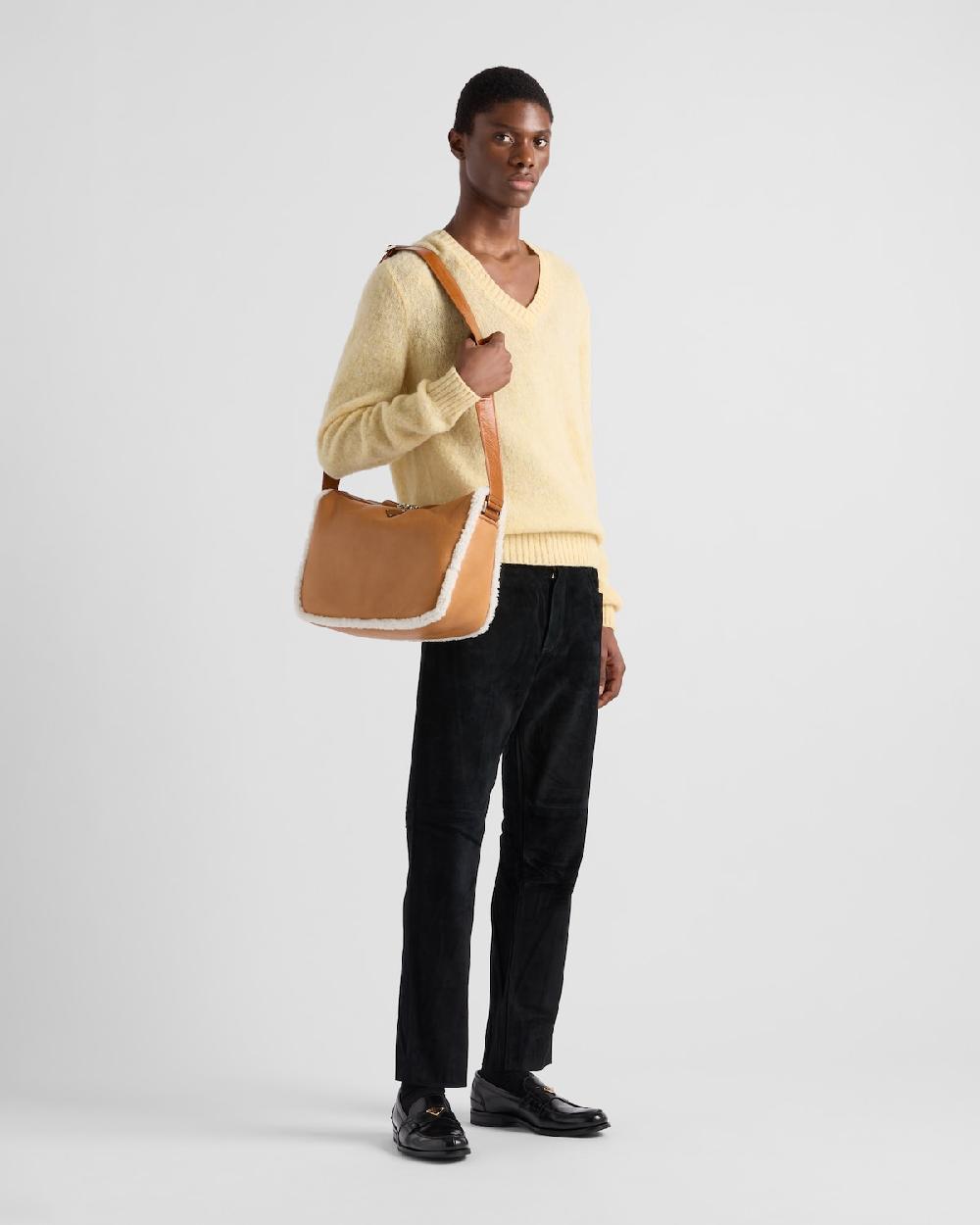 Prada Bolso bandolera con borreguillo