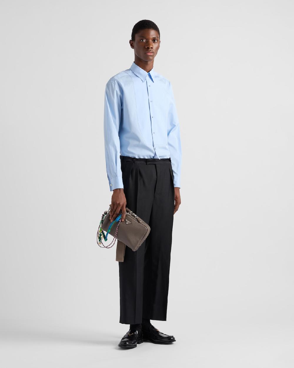 Prada Bolso bandolera de piel con colgante