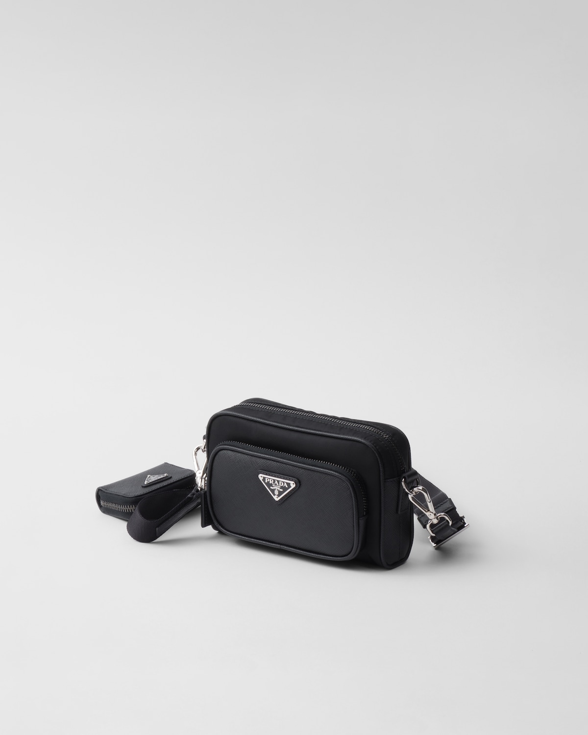 Prada Bolso bandolera de Re-Nylon y piel Saffiano