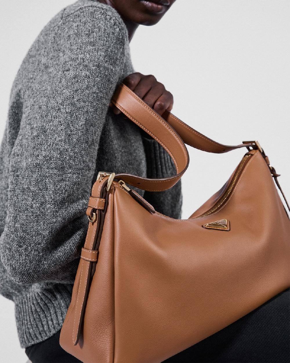 Prada Bolso bandolera Prada Aimée de piel grande