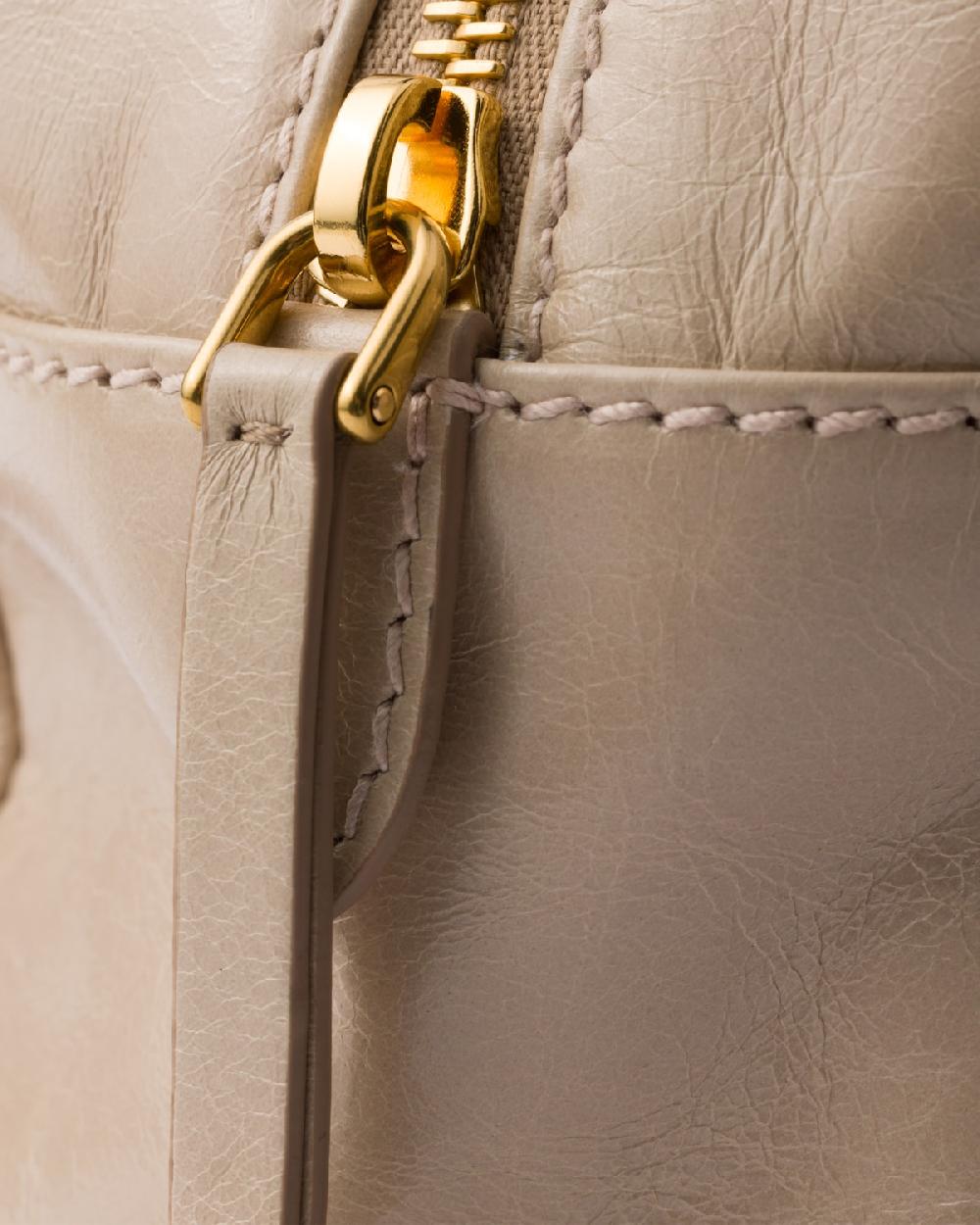 Prada Bolso Prada Dangle Con Asa De Piel Mediano