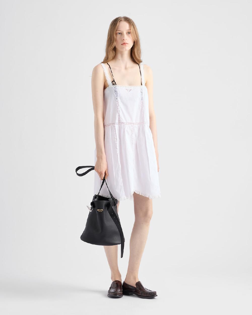 Prada Bolso saco Prada Buckle de piel con cinturón