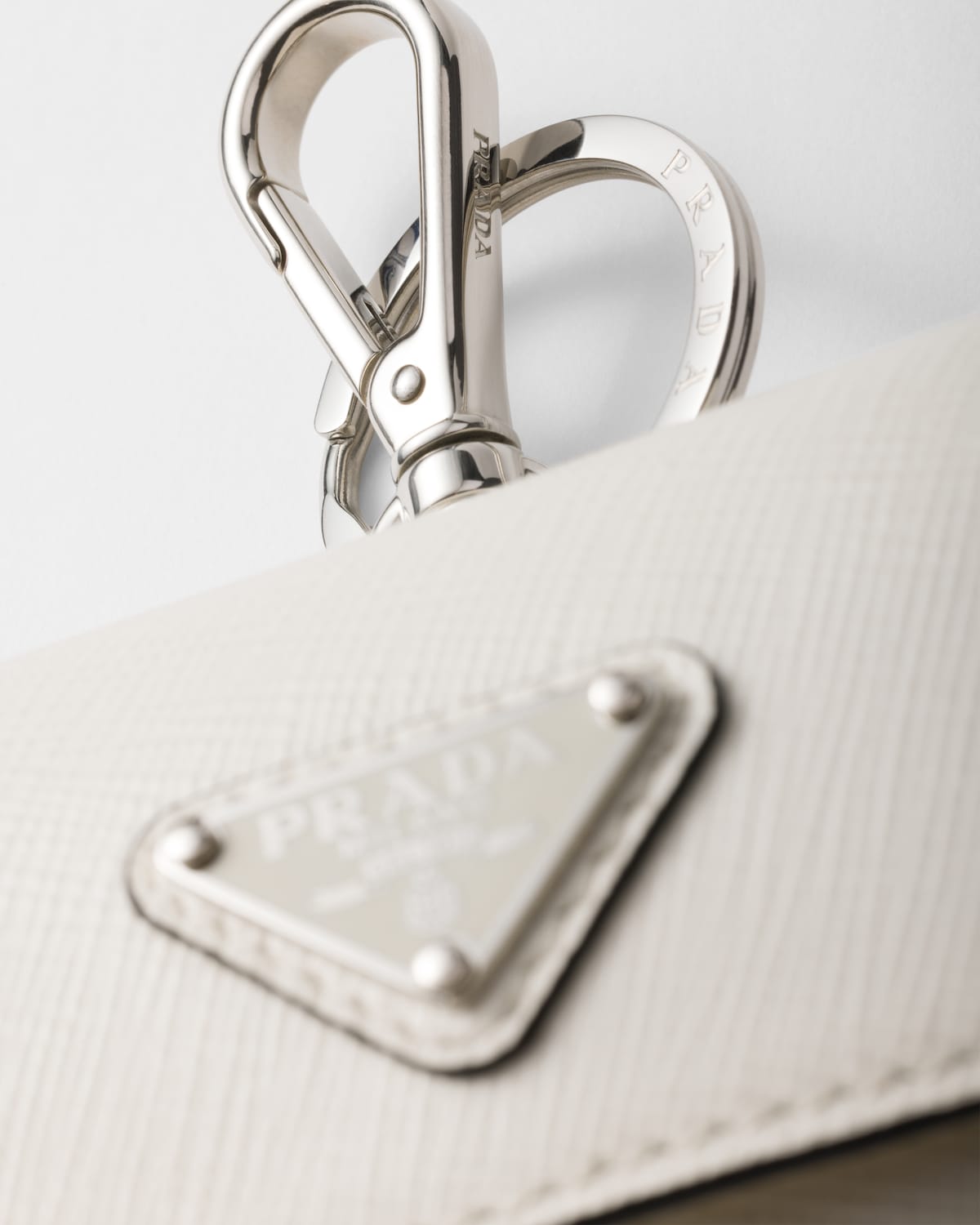 Prada Caja para auriculares de piel Saffiano