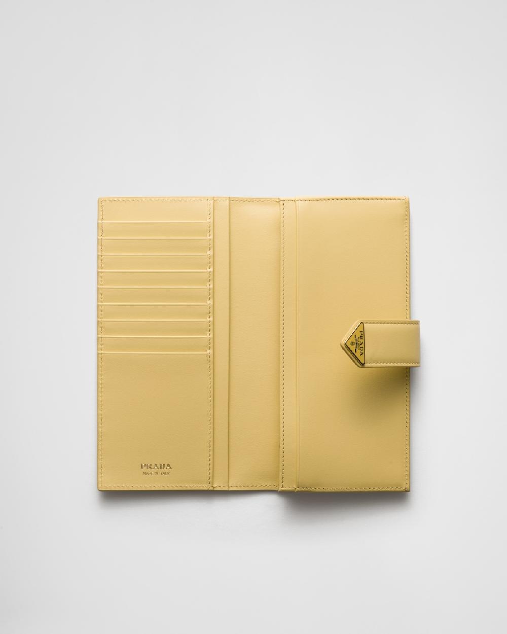 Prada Cartera de piel grande