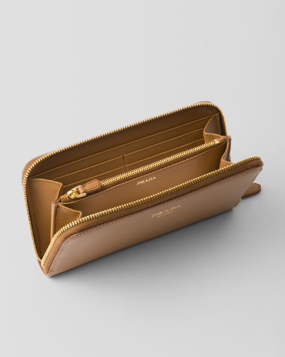 Prada Cartera de piel grande